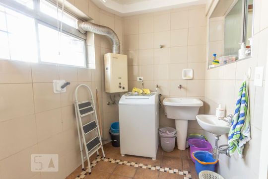 Compra de apartamento em Perdizes: 3 quartos, 1 suíte, churrasqueira. — Lavanderia