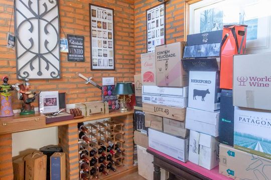 Compra de apartamento em Perdizes: 3 quartos, 1 suíte, churrasqueira. — Adega
