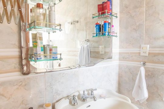Compra de apartamento em Perdizes: 3 quartos, 1 suíte, churrasqueira. — Banheiro da Suíte