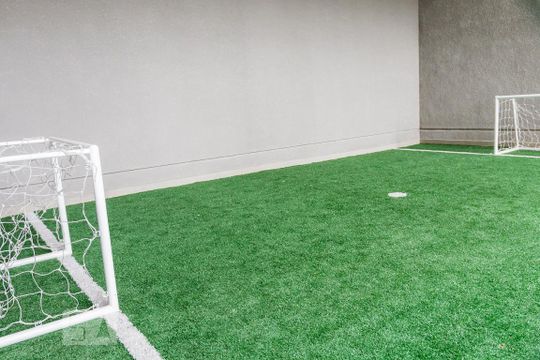 Alugar apartamento com 2 quartos, 1 suíte, varanda, academia e piscina no condomínio. — Quadra Esportiva