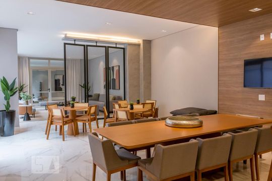 Alugar apartamento com 2 quartos, 1 suíte, varanda, academia e piscina no condomínio. — Área comum - Salão de festas