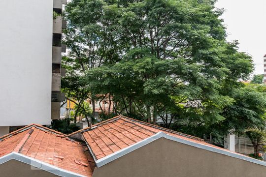 Alugar apartamento com 2 quartos, 1 suíte, varanda, academia e piscina no condomínio. — Vista da Suíte 1