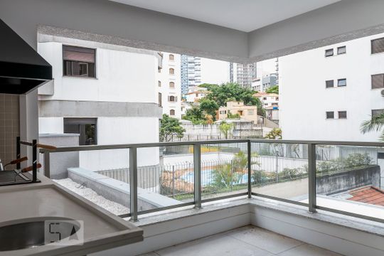 Alugar apartamento com 2 quartos, 1 suíte, varanda, academia e piscina no condomínio. — Varanda gourmet