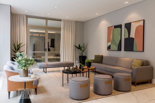 Alugar apartamento com 2 quartos, 1 suíte, varanda, academia e piscina no condomínio. — Área comum - Salão de festas
