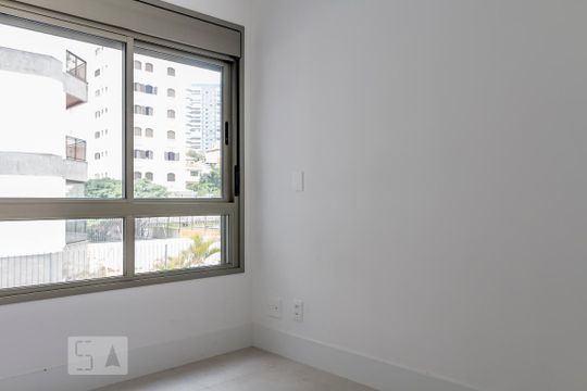 Alugar apartamento com 2 quartos, 1 suíte, varanda, academia e piscina no condomínio. — Quarto 1