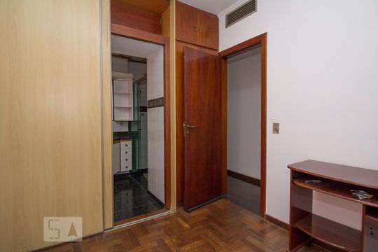 Compra de apartamento mobiliado com 4 quartos, 3 suítes e instalações de churrasqueira e academia. — Quarto suíte 3 - Acesso ao banheiro