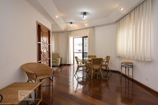 Compra de apartamento mobiliado com 4 quartos, 3 suítes e instalações de churrasqueira e academia. — Entrada da Sala