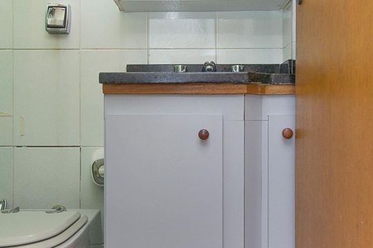 Compra de apartamento mobiliado com 4 quartos, 3 suítes e instalações de churrasqueira e academia. — Banheiro Suíte 2 - Armário