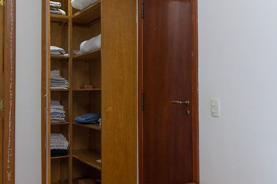 Compra de apartamento mobiliado com 4 quartos, 3 suítes e instalações de churrasqueira e academia. — Quarto suíte 2 - Closet