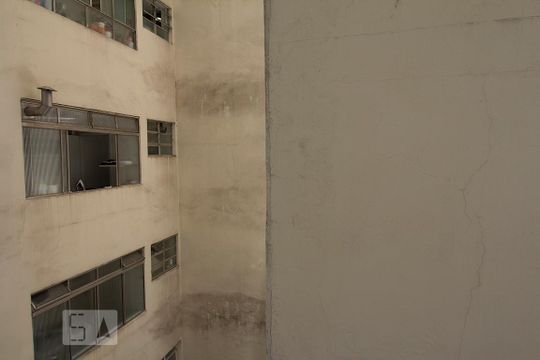 Compra de apartamento mobiliado com 4 quartos, 3 suítes e instalações de churrasqueira e academia. — Quarto 2 - Vista da janela