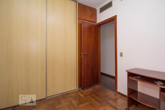 Compra de apartamento mobiliado com 4 quartos, 3 suítes e instalações de churrasqueira e academia. — Quarto suíte 3 - Armários