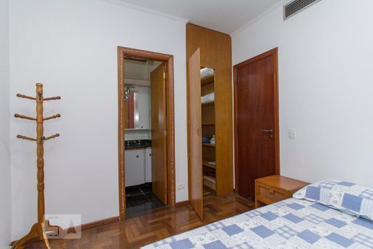 Compra de apartamento mobiliado com 4 quartos, 3 suítes e instalações de churrasqueira e academia. — Quarto suíte 2 - Banheiro e closet