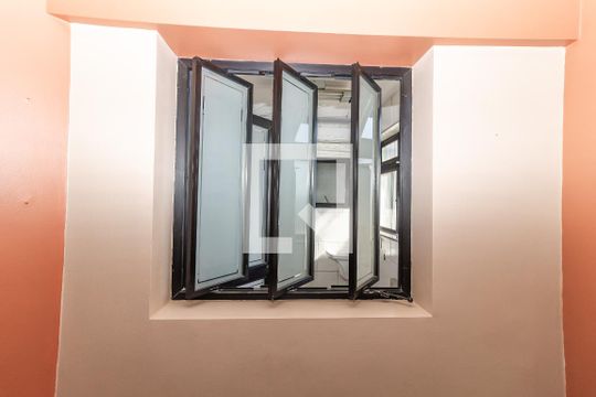 Venda de apartamento no Alto da Lapa, 3 quartos, quintal e churrasqueira no condomínio. — Escritório