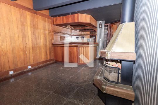 Venda de apartamento no Alto da Lapa, 3 quartos, quintal e churrasqueira no condomínio. — Sala da Lareira