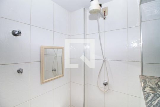 Venda de apartamento no Alto da Lapa, 3 quartos, quintal e churrasqueira no condomínio. — Banheiro de serviço