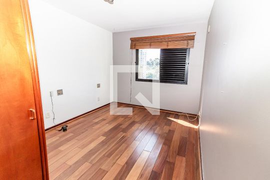 Venda de apartamento no Alto da Lapa, 3 quartos, quintal e churrasqueira no condomínio. — Suíte
