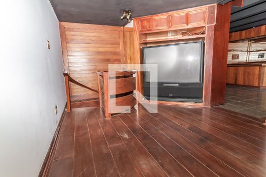 Venda de apartamento no Alto da Lapa, 3 quartos, quintal e churrasqueira no condomínio. — Sala de TV