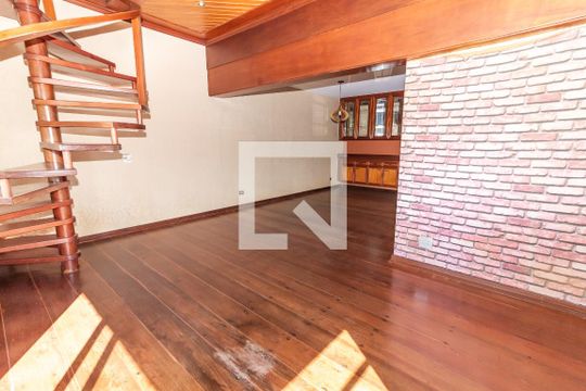 Venda de apartamento no Alto da Lapa, 3 quartos, quintal e churrasqueira no condomínio. — Sala