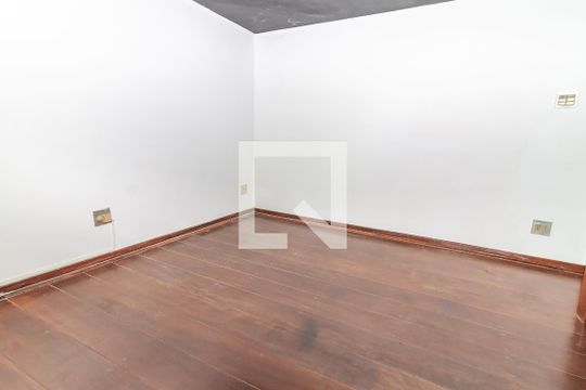 Venda de apartamento no Alto da Lapa, 3 quartos, quintal e churrasqueira no condomínio. — Sala de TV