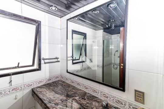 Venda de apartamento no Alto da Lapa, 3 quartos, quintal e churrasqueira no condomínio. — Banheiro