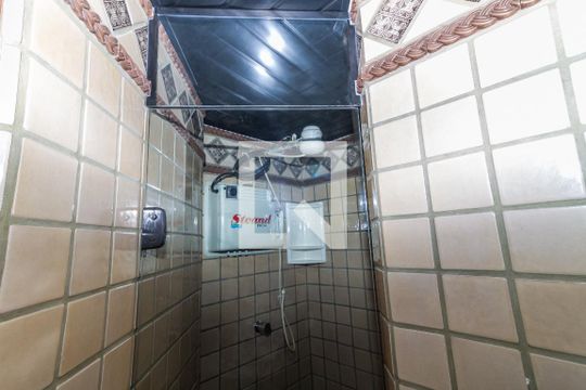 Venda de apartamento no Alto da Lapa, 3 quartos, quintal e churrasqueira no condomínio. — Banheiro Sala da Lareira