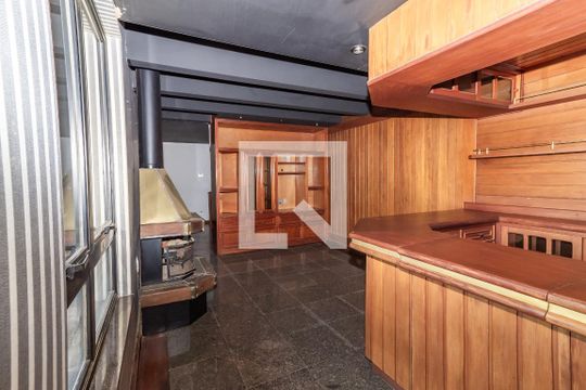 Venda de apartamento no Alto da Lapa, 3 quartos, quintal e churrasqueira no condomínio. — Sala da Lareira
