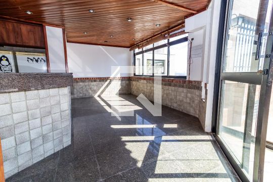 Venda de apartamento no Alto da Lapa, 3 quartos, quintal e churrasqueira no condomínio. — Churrasqueira