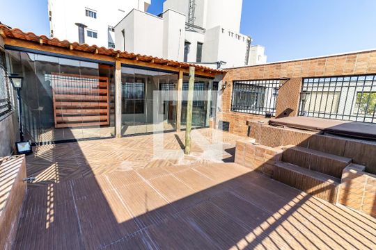 Venda de apartamento no Alto da Lapa, 3 quartos, quintal e churrasqueira no condomínio. — Terraço