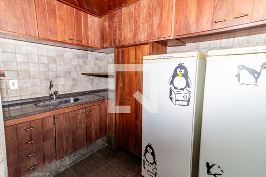 Venda de apartamento no Alto da Lapa, 3 quartos, quintal e churrasqueira no condomínio. — Churrasqueira