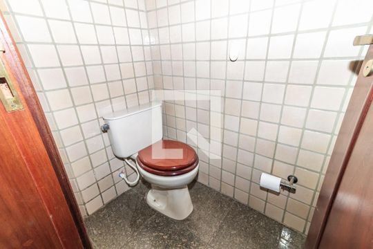 Venda de apartamento no Alto da Lapa, 3 quartos, quintal e churrasqueira no condomínio. — Banheiro Sala da Lareira 