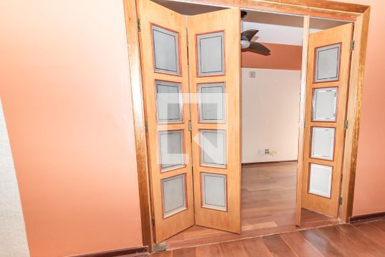 Venda de apartamento no Alto da Lapa, 3 quartos, quintal e churrasqueira no condomínio. — Quarto 1