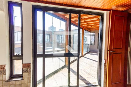 Venda de apartamento no Alto da Lapa, 3 quartos, quintal e churrasqueira no condomínio. — Terraço