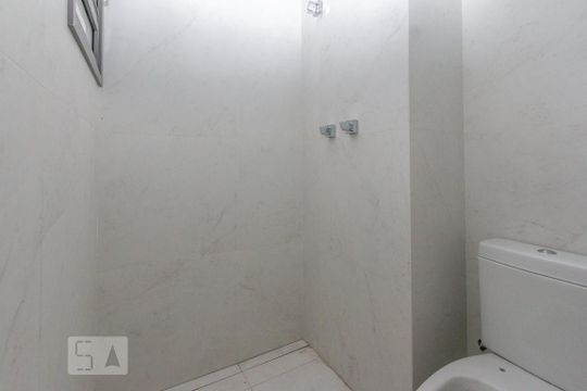 Comprar apartamento em Campo Belo com 3 quartos, varanda gourmet e academia no condomínio. — Banheiro da Suíte 3