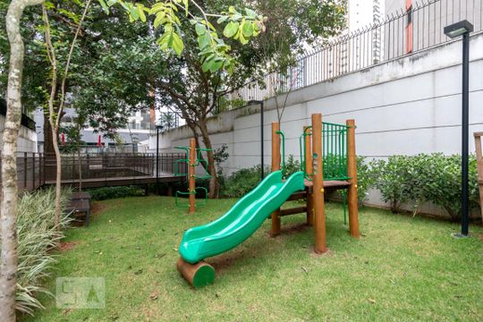 Comprar apartamento em Campo Belo com 3 quartos, varanda gourmet e academia no condomínio. — Area Comum - Playground