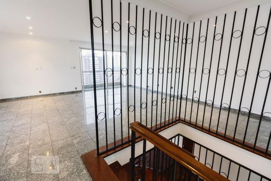 Venda de apartamento com 4 quartos, varanda e varanda gourmet. Ótima opção para comprar. — Sala 2