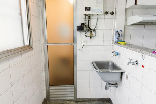 Venda de apartamento com 4 quartos, varanda e varanda gourmet. Ótima opção para comprar. — Lavanderia