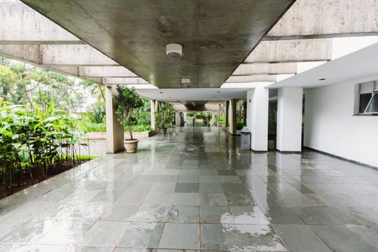 Venda de apartamento com 4 quartos, varanda e varanda gourmet. Ótima opção para comprar. — Área Comum