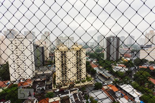 Venda de apartamento com 4 quartos, varanda e varanda gourmet. Ótima opção para comprar. — Sala 1 Varanda Vista