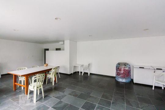 Venda de apartamento com 4 quartos, varanda e varanda gourmet. Ótima opção para comprar. — Salão de Festa