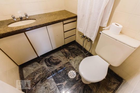 Venda de apartamento com 4 quartos, varanda e varanda gourmet. Ótima opção para comprar. — Banheiro 2