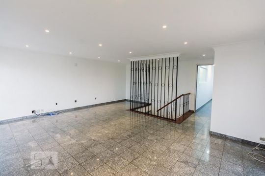 Venda de apartamento com 4 quartos, varanda e varanda gourmet. Ótima opção para comprar. — Sala 2