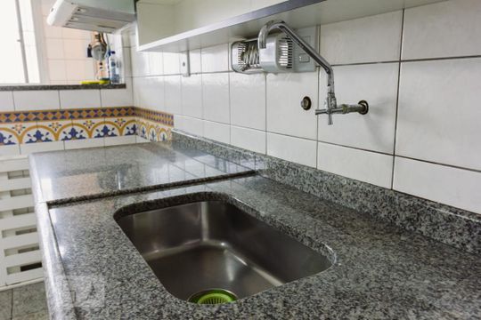 Venda de apartamento com 4 quartos, varanda e varanda gourmet. Ótima opção para comprar. — Cozinha Pia