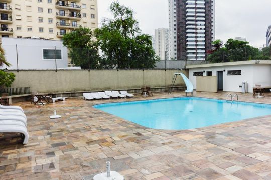 Venda de apartamento com 4 quartos, varanda e varanda gourmet. Ótima opção para comprar. — Piscina