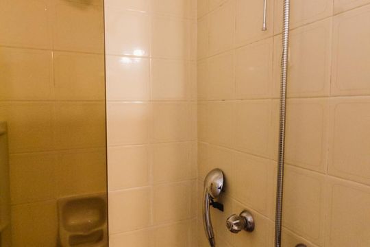 Venda de apartamento com 4 quartos, varanda e varanda gourmet. Ótima opção para comprar. — Banheiro 2 Chuveiro