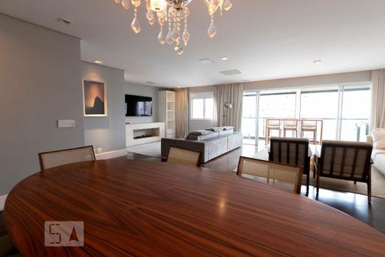Comprar apartamento mobiliado na Vila Nova Conceição com 2 quartos, varanda e piscina no condomínio. — Sala