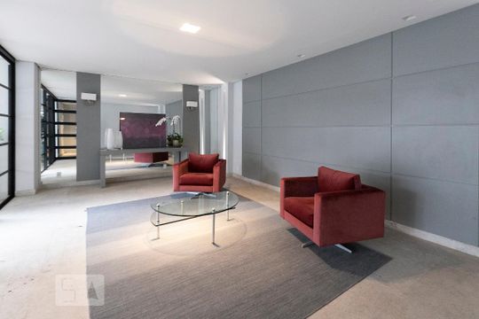 Comprar apartamento mobiliado na Vila Nova Conceição com 2 quartos, varanda e piscina no condomínio. — Área comum - Hall