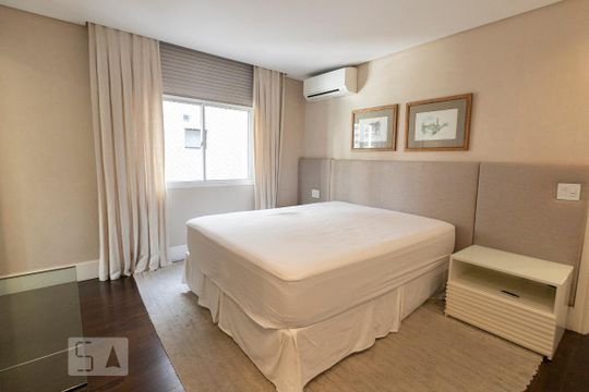 Comprar apartamento mobiliado na Vila Nova Conceição com 2 quartos, varanda e piscina no condomínio. — Suíte 2