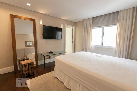 Comprar apartamento mobiliado na Vila Nova Conceição com 2 quartos, varanda e piscina no condomínio. — Suíte 2