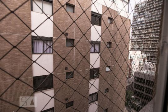 Comprar apartamento mobiliado na Vila Nova Conceição com 2 quartos, varanda e piscina no condomínio. — Vista