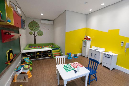 Comprar apartamento mobiliado na Vila Nova Conceição com 2 quartos, varanda e piscina no condomínio. — Área comum - Brinquedoteca